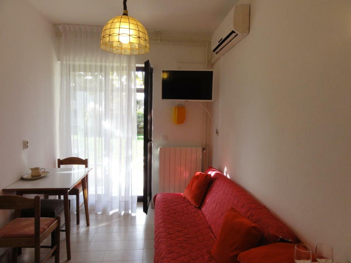 Nice And Cozy Apartment Ferry In Medulin Exterior foto