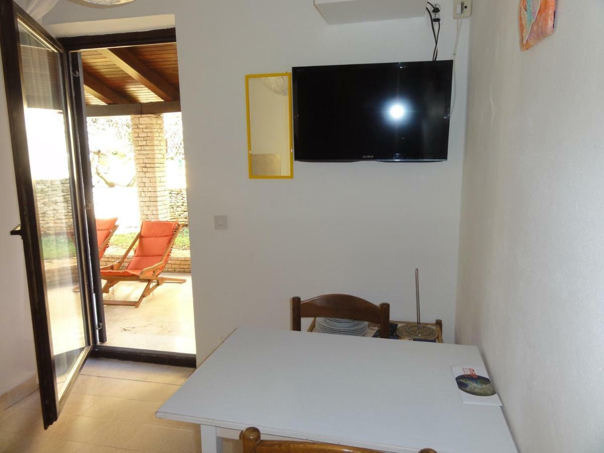 Nice And Cozy Apartment Ferry In Medulin Exterior foto